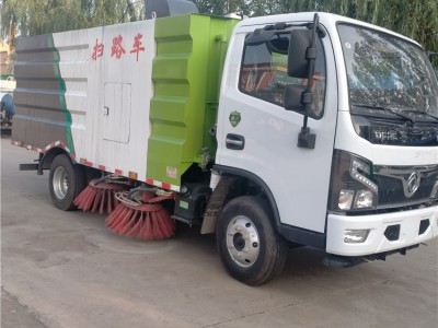 道路清掃車小型掃路車生產(chǎn)廠家山東勁力環(huán)衛(wèi)專用車輛有限公司